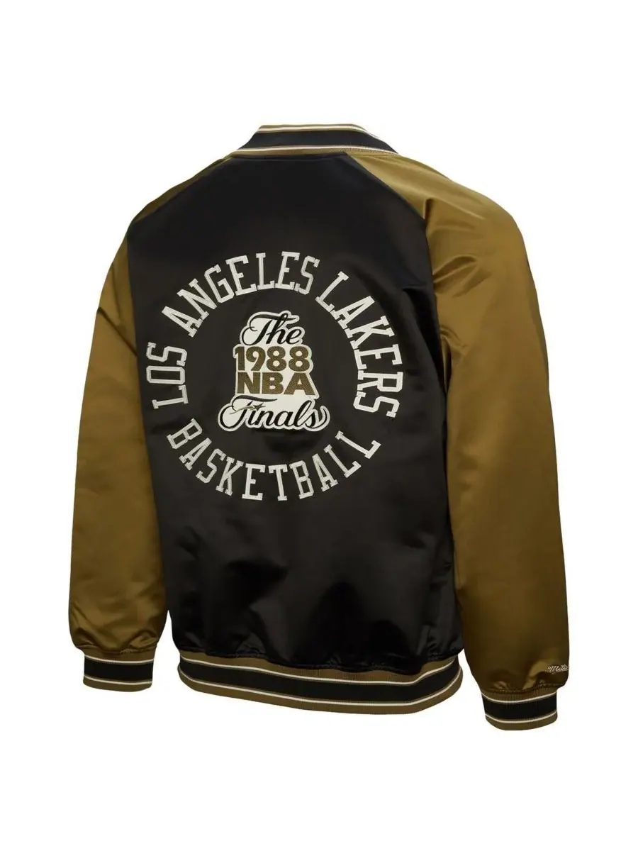 Mitchell & Ness Мужская куртка-клатч Los Angeles Lakers из атласа оливково-черного цвета с рукавами — изображение 2 из 3