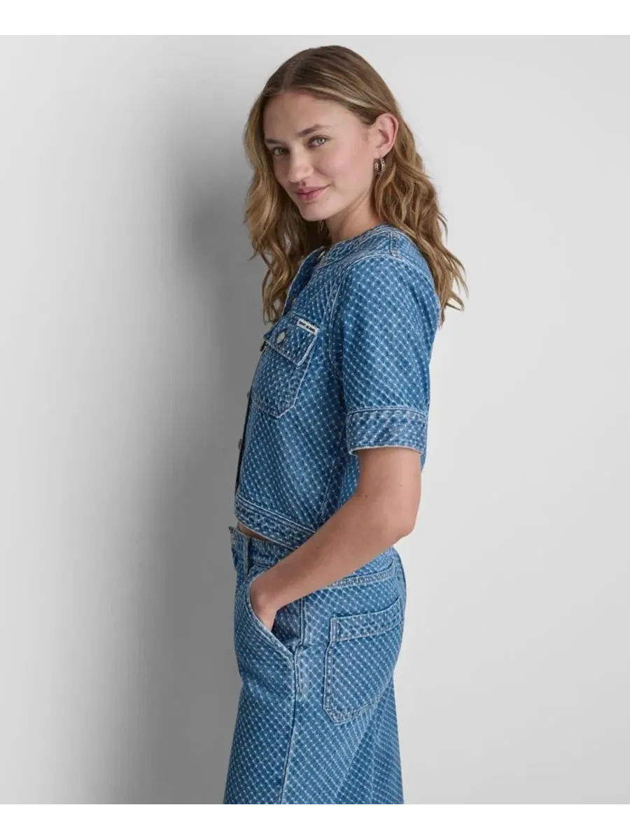 Жакет джинсовый укороченный с нашивными карманами и коротким рукавом Boucle Denim Shirt Jacket DKNY — изображение 3 из 8