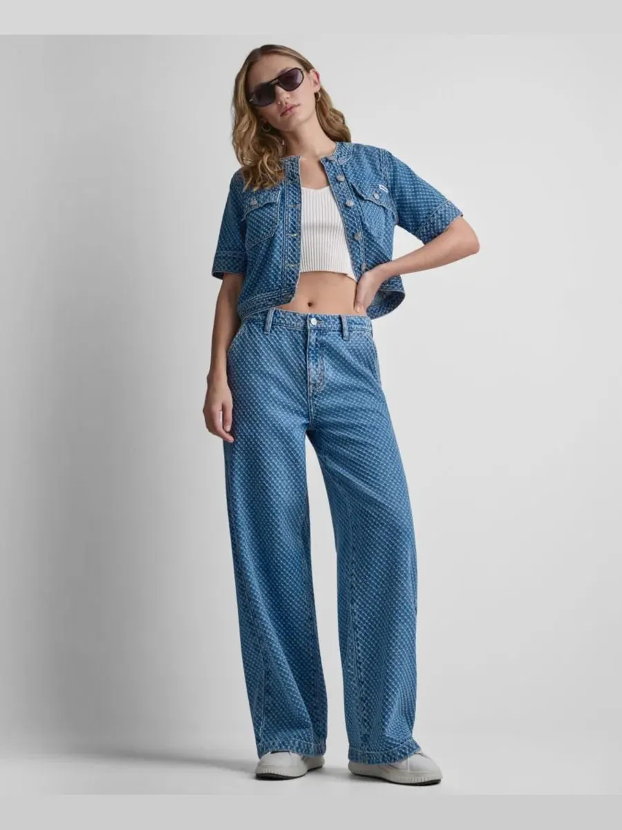Жакет джинсовый укороченный с нашивными карманами и коротким рукавом Boucle Denim Shirt Jacket DKNY — изображение 7 из 8