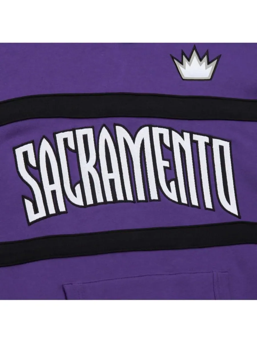 Mitchell & Ness Мужская фиолетовая толстовка с капюшоном Sacramento Kings Hardwood Classics Nights — изображение 4 из 5