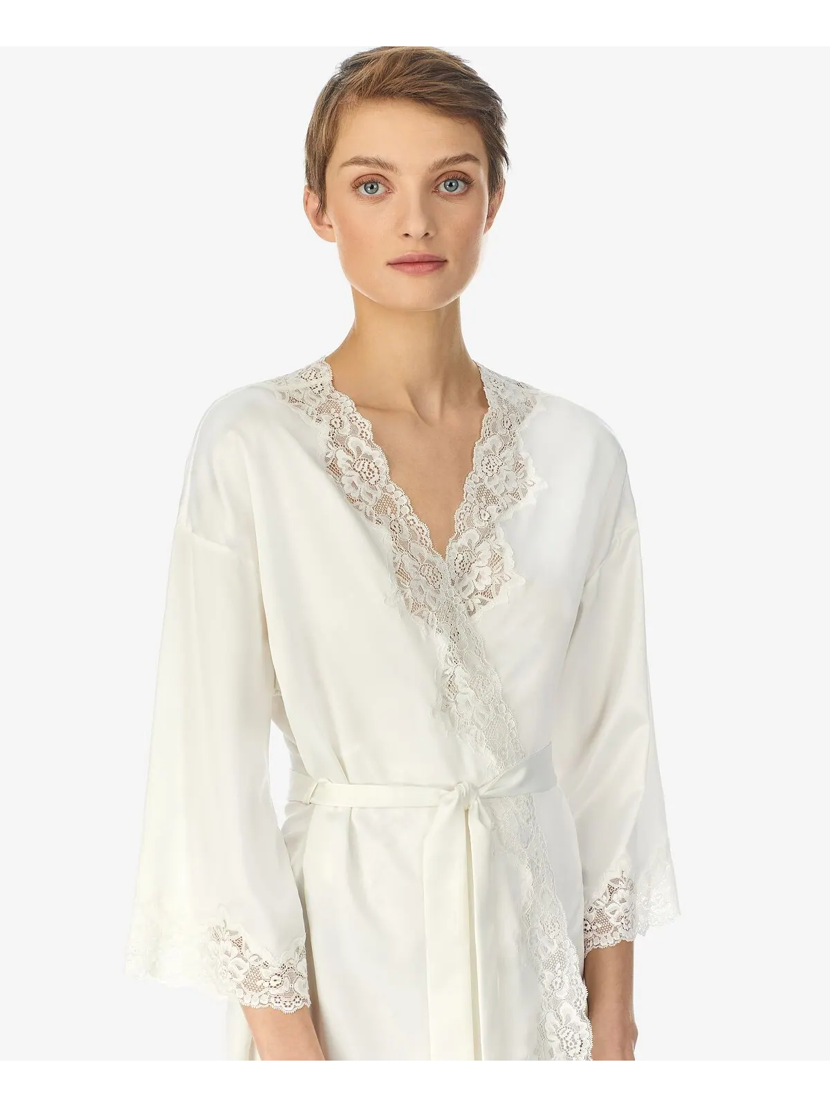 Нижнее белье lauren ralph satin lauren с кружевной отделкой, халат с запахом Lauren Ralph Lauren — изображение 3 из 4, белый