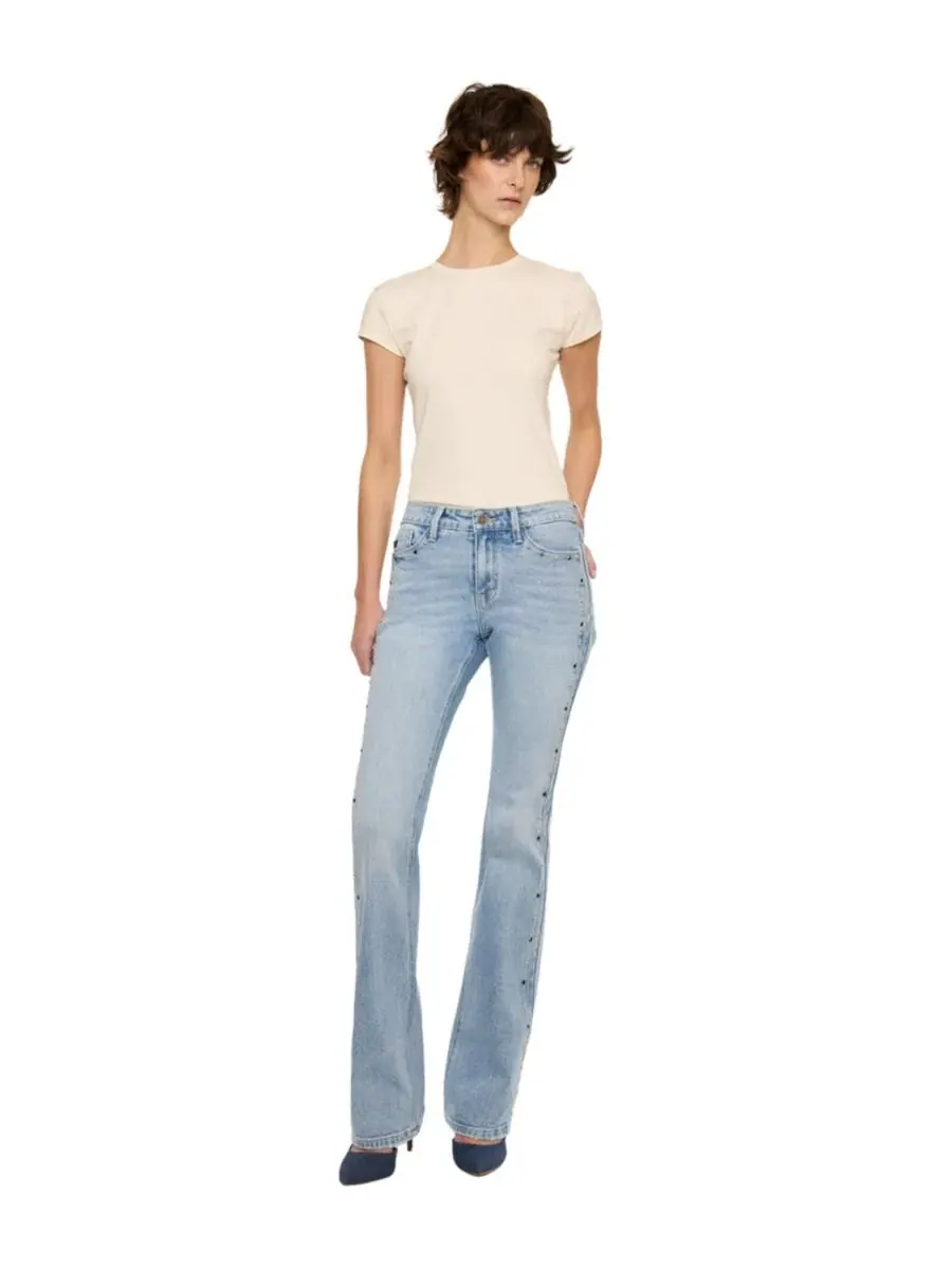 Джинсы-клеш с заклепками и стразами Linda Mid Rise Bootcut KanCan, Medium Light — изображение 2 из 5