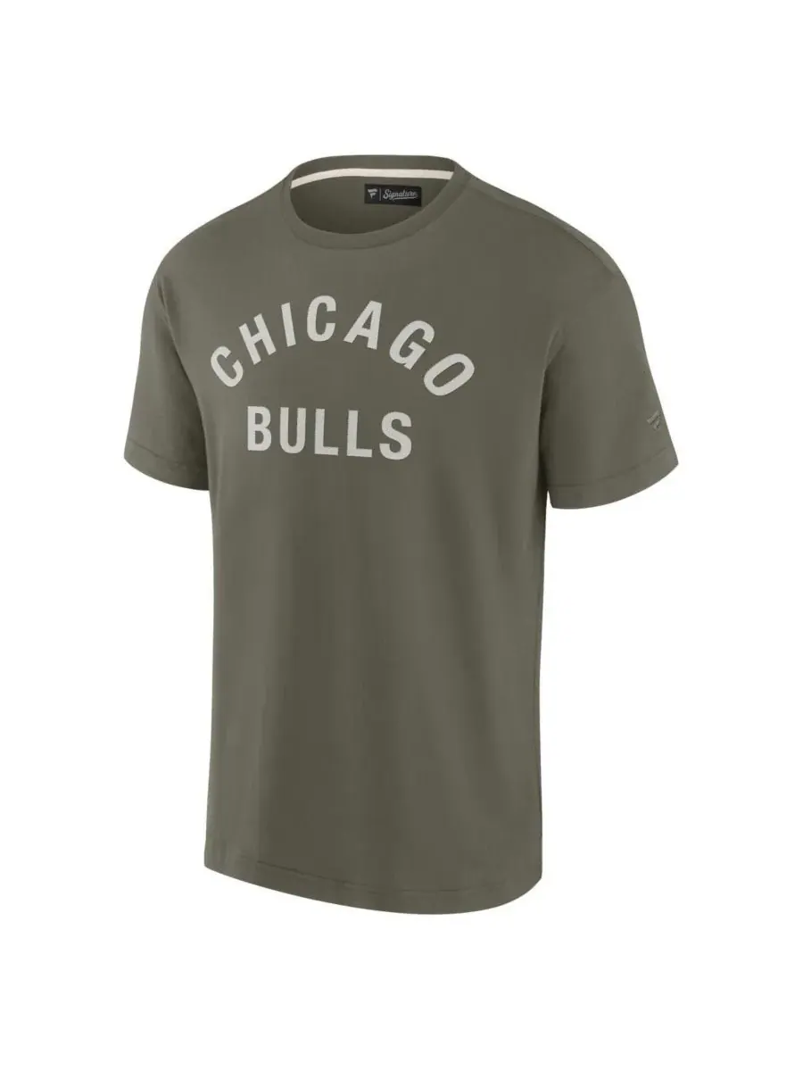 Fanatics Мужская и женская футболка с коротким рукавом оливкового цвета с символикой Chicago Bulls — изображение 2 из 3