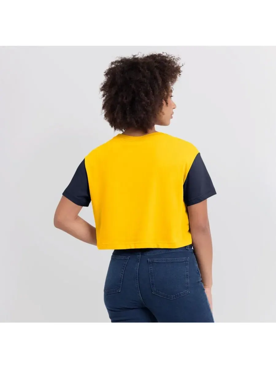 Jordan Женская укороченная футболка Dri-FIT с цветными блоками и надписью "Michigan Wolverines" — изображение 4 из 4