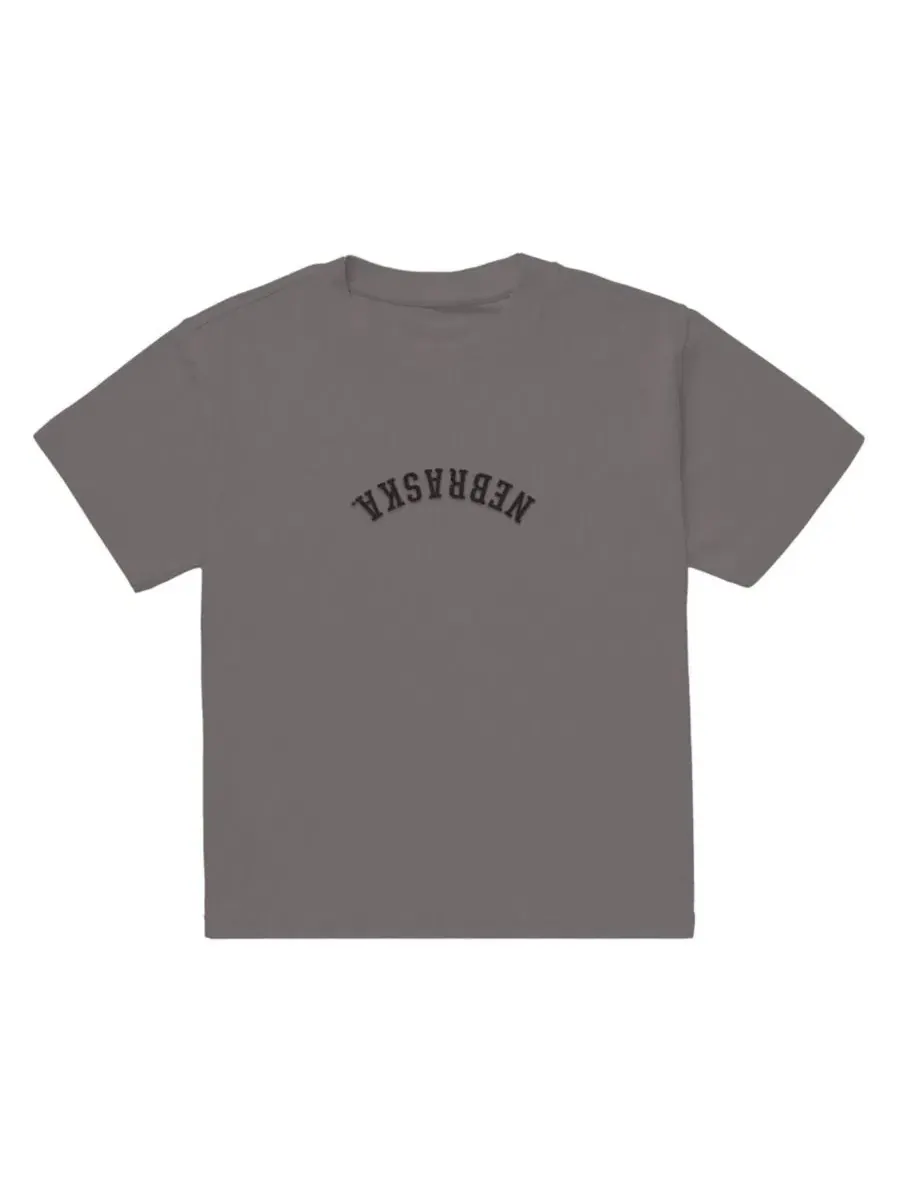 Футболка классического кроя с вышивкой Nebraska Huskers Uscape Apparel — изображение 2 из 2, коричневый