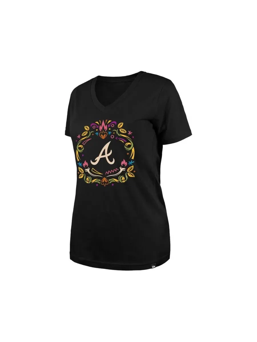 Женская футболка с V-образным вырезом с принтом Día De Los Muertos Atlanta Braves New Era — изображение 2 из 4, черный