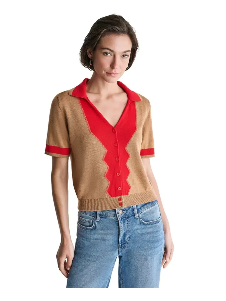 Женский пуловер-поло с коротким рукавом, цветблок BCBG, Toffee Dust/Rouge Volt — изображение 3 из 7