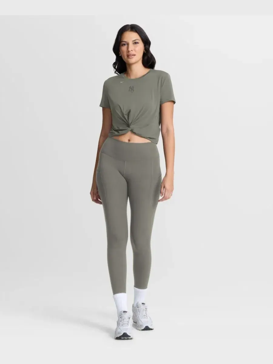 Женская футболка-кроп Nike One Twist Dri-FIT — изображение 4 из 4, оливковый