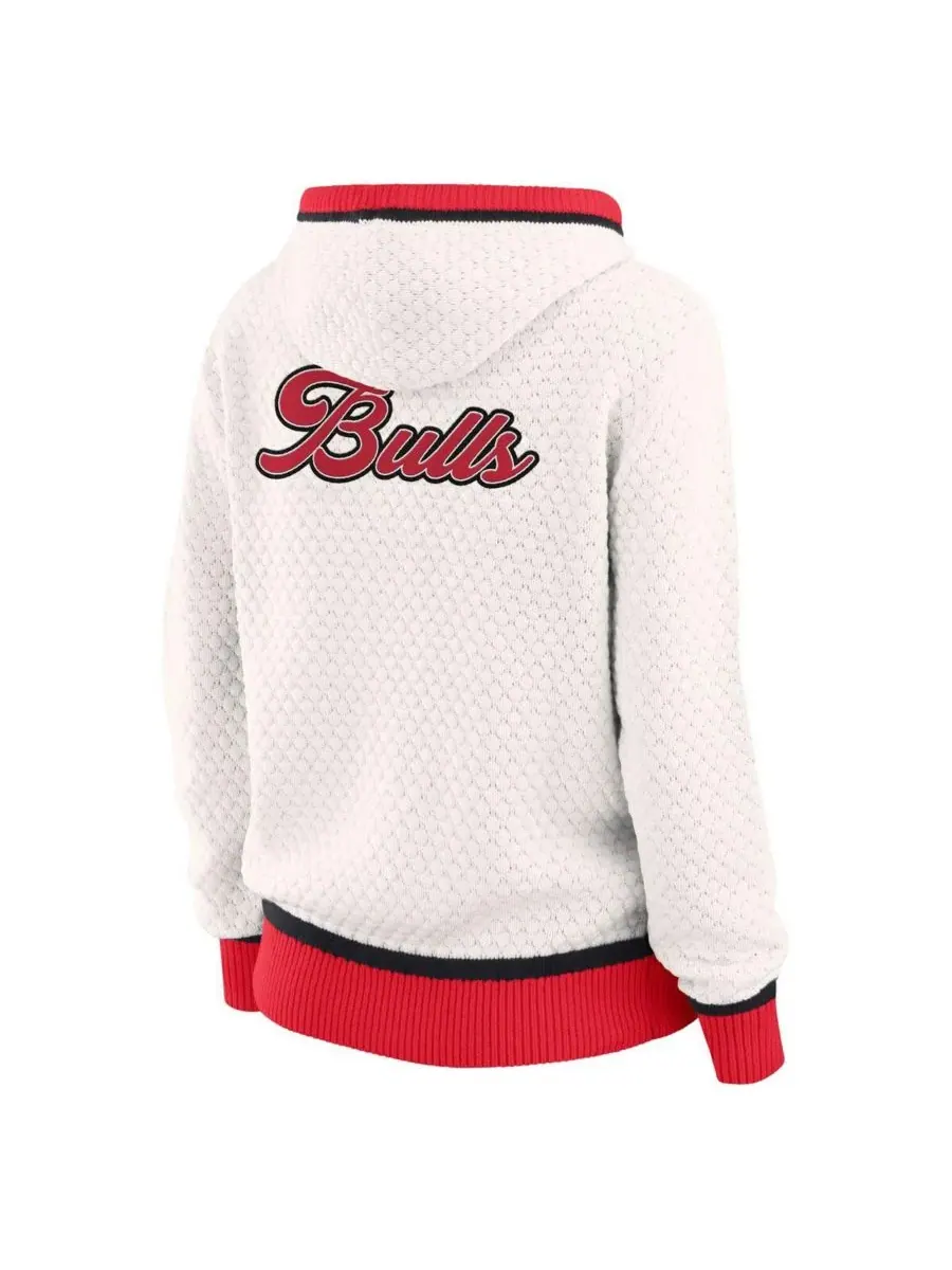 WEAR by Erin Andrews Женская белая толстовка с капюшоном Chicago Bulls больших размеров — изображение 2 из 3, белый