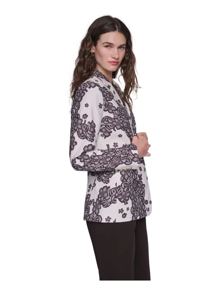 Жакет с цветочным кружевным принтом Petite Floral Lace Blazer KARL LAGERFELD PARIS, Birch Chocolate — изображение 3 из 7