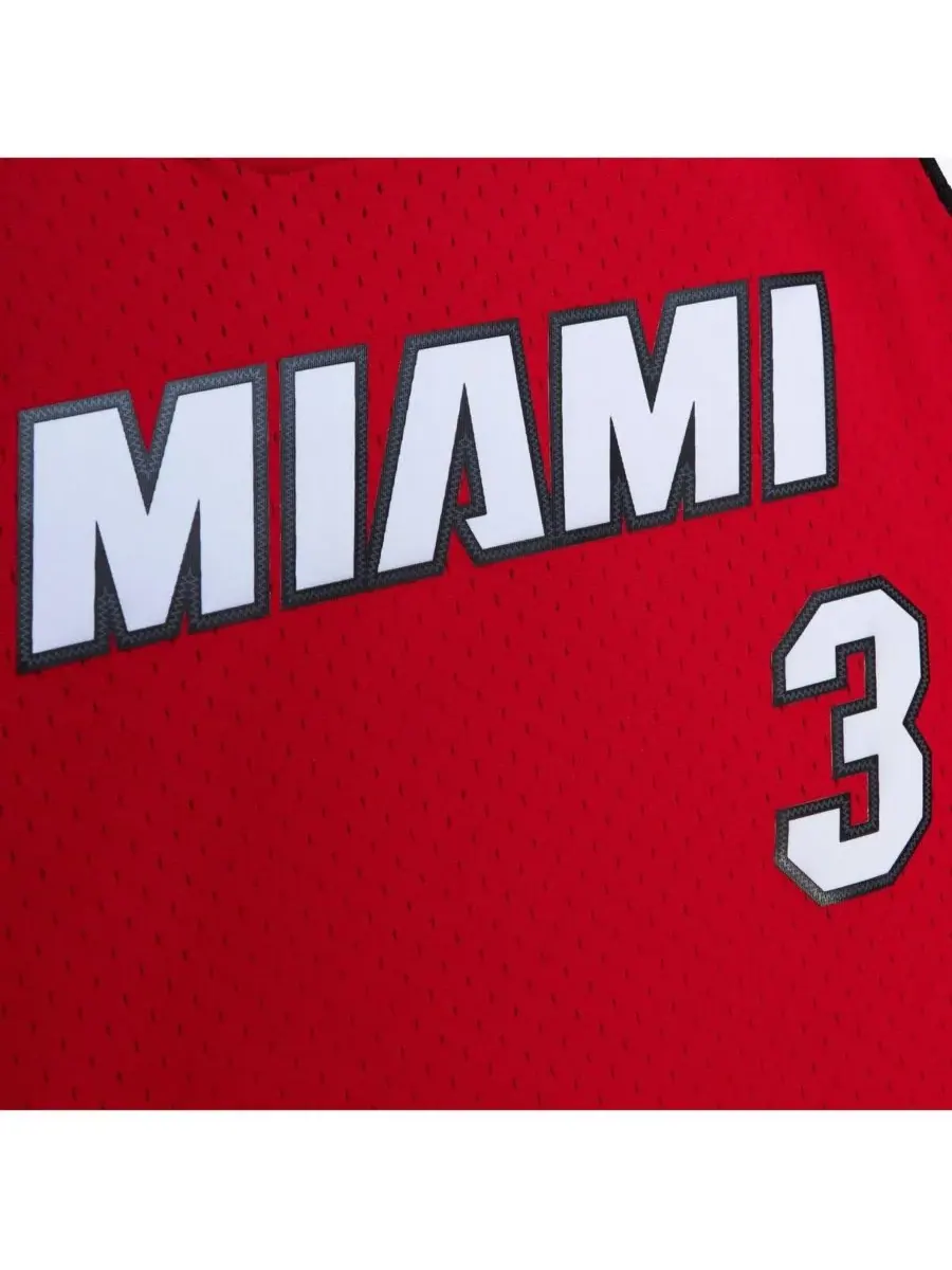 Mitchell & Ness Женская красная майка Дуэйна Уэйда команды Miami Heat сезона 2005/06 Hardwood — изображение 2 из 3, красный