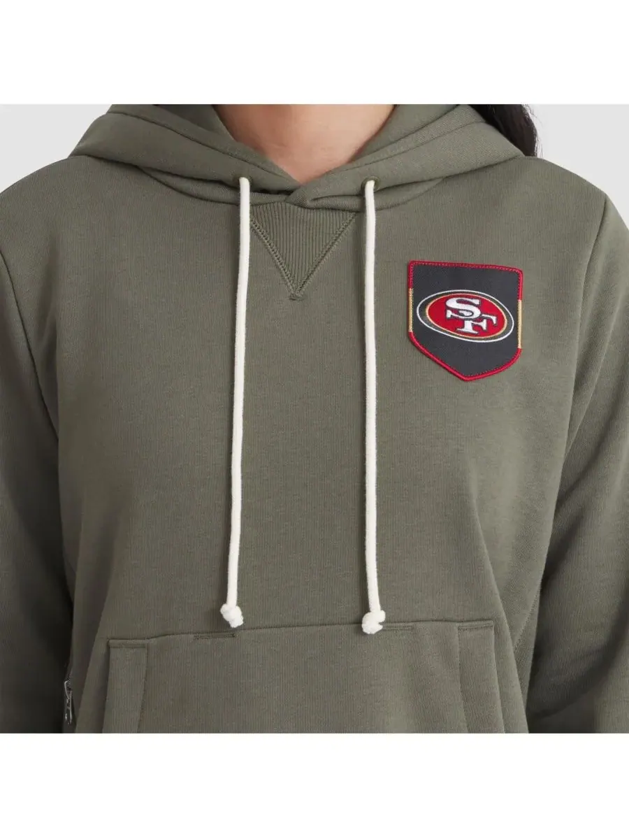 Nike Женская худи оливкового цвета San Francisco 49ers 2025 Salute to Service Sideline Standard — изображение 4 из 5