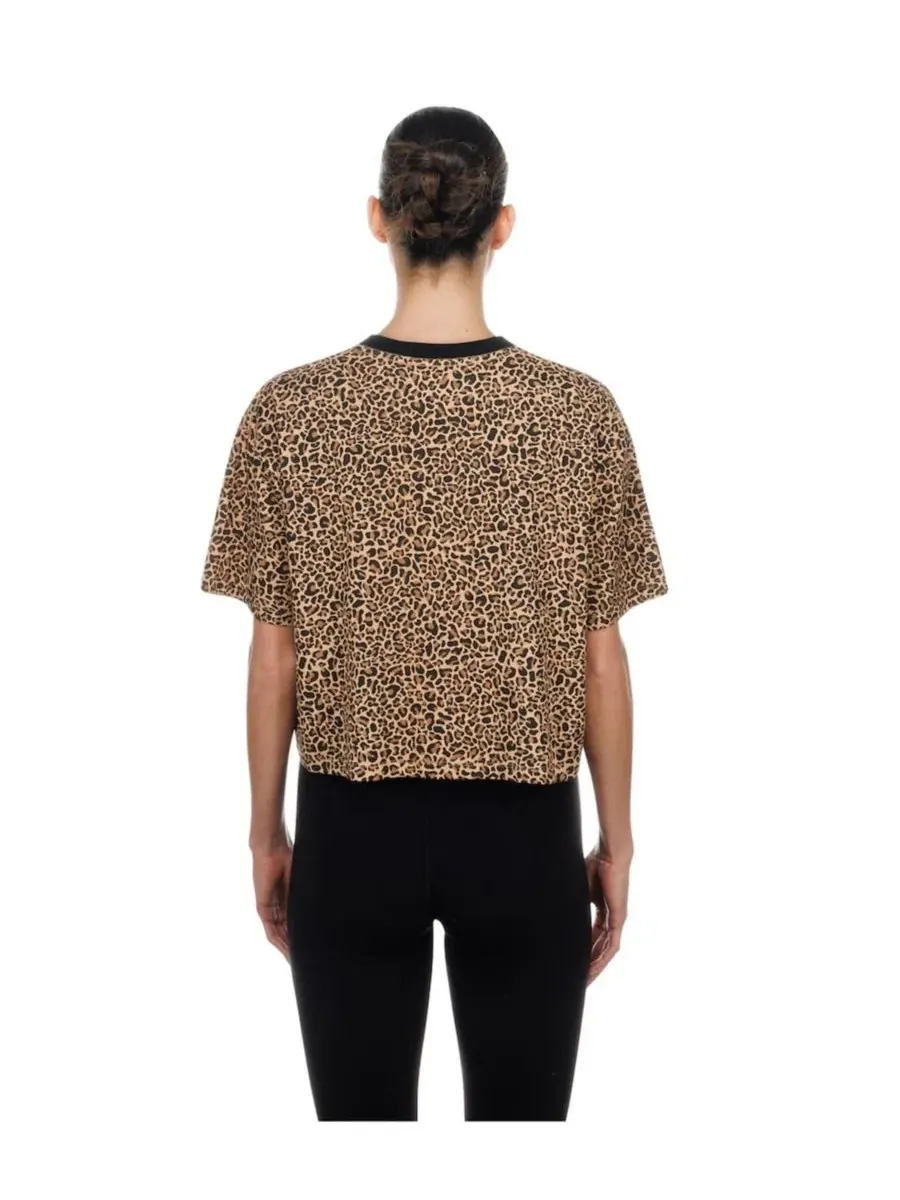 Футболка женская с принтом Leopard Boxy Cropped New Era — изображение 4 из 4, коричневый