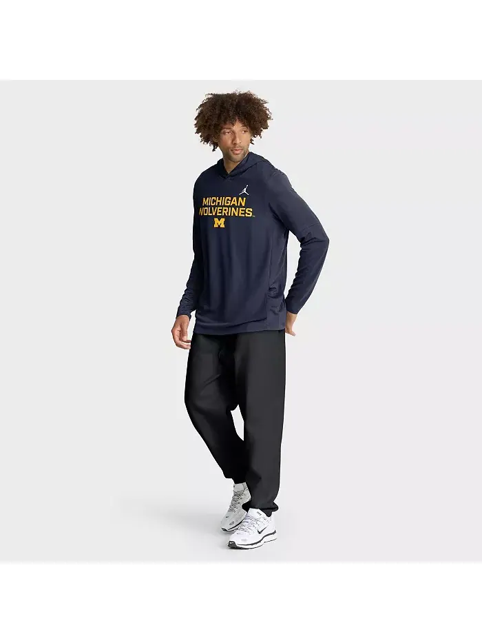 Мужская синяя толстовка Michigan Wolverines 2025 с длинными рукавами для боковой линии Jordan — изображение 5 из 5