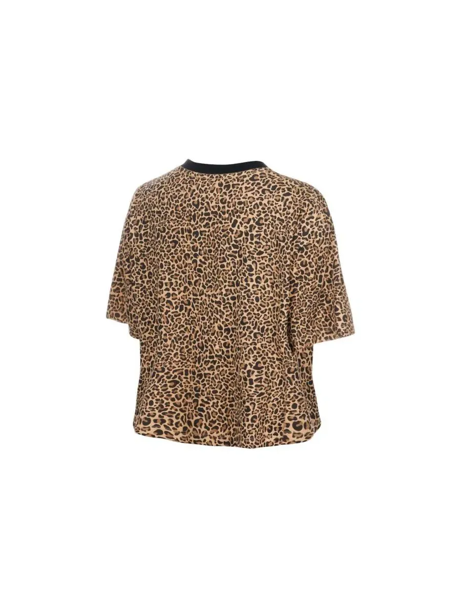 Футболка-кроп с принтом Mom Me Leopard New Era — изображение 2 из 4, коричневый