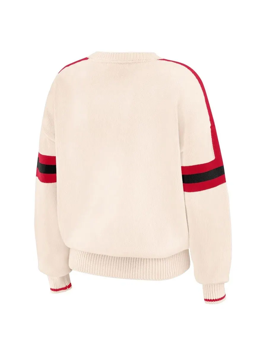 Женский свитшот-пуловер с нашивками и полосами на рукавах, модель Chenille Woven Patch Stripe — изображение 3 из 4, бежевый