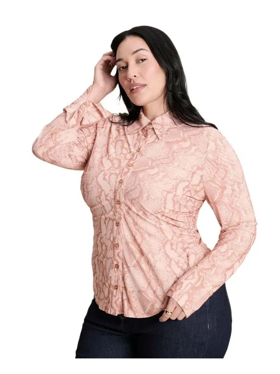 Блузка с принтом и длинным рукавом, модель Printed Button Up Top ELOQUII, Snakeskin Sheer — изображение 2 из 3