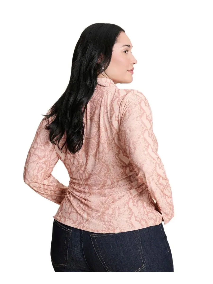 Блузка с принтом и длинным рукавом, модель Printed Button Up Top ELOQUII, Snakeskin Sheer — изображение 3 из 3