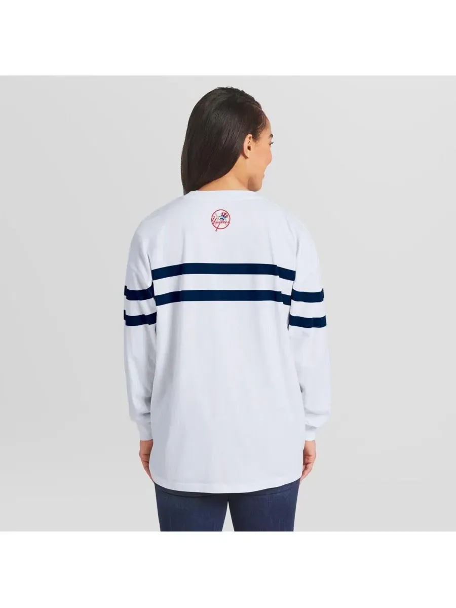 Женская белая футболка New York Yankees оверсайз с длинными рукавами в полоску Wear By Erin Andrews — изображение 4 из 4
