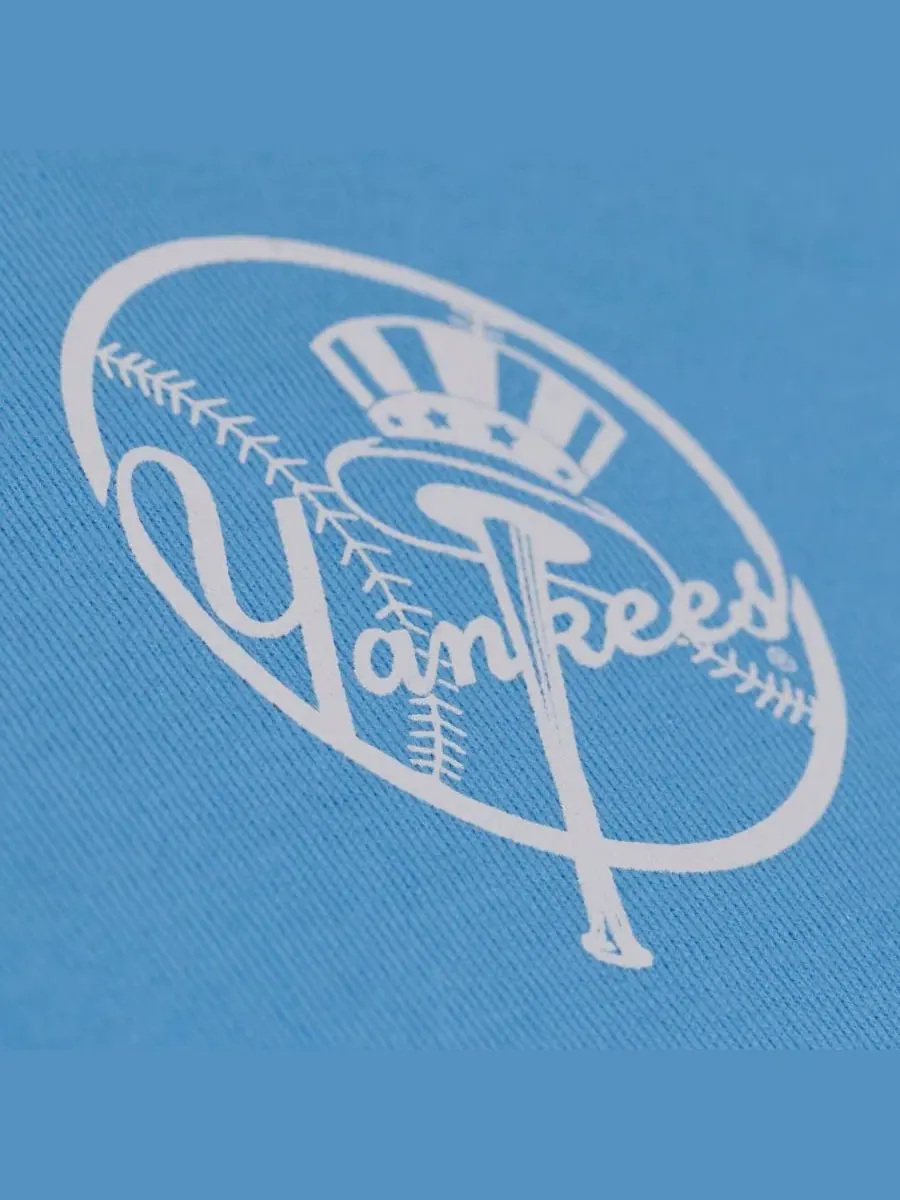 Футболка премиум с вышитым логотипом New York Yankees Mitchell & Ness — изображение 3 из 4, светлый синий