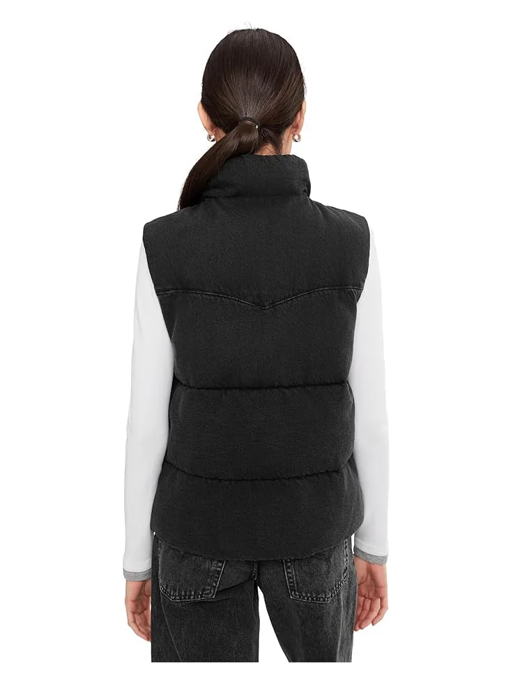 Женская джинсовая пуховик-жилет Levi's Denim Puffer — 4
