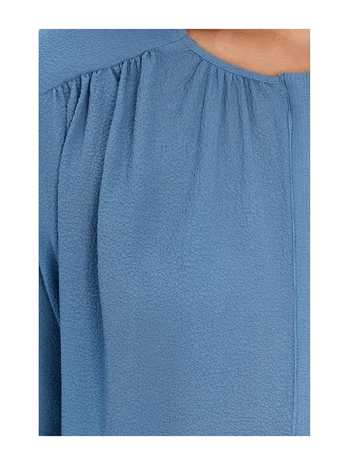Блуза с драпировкой спереди короткий рукав Vince Camuto — 5