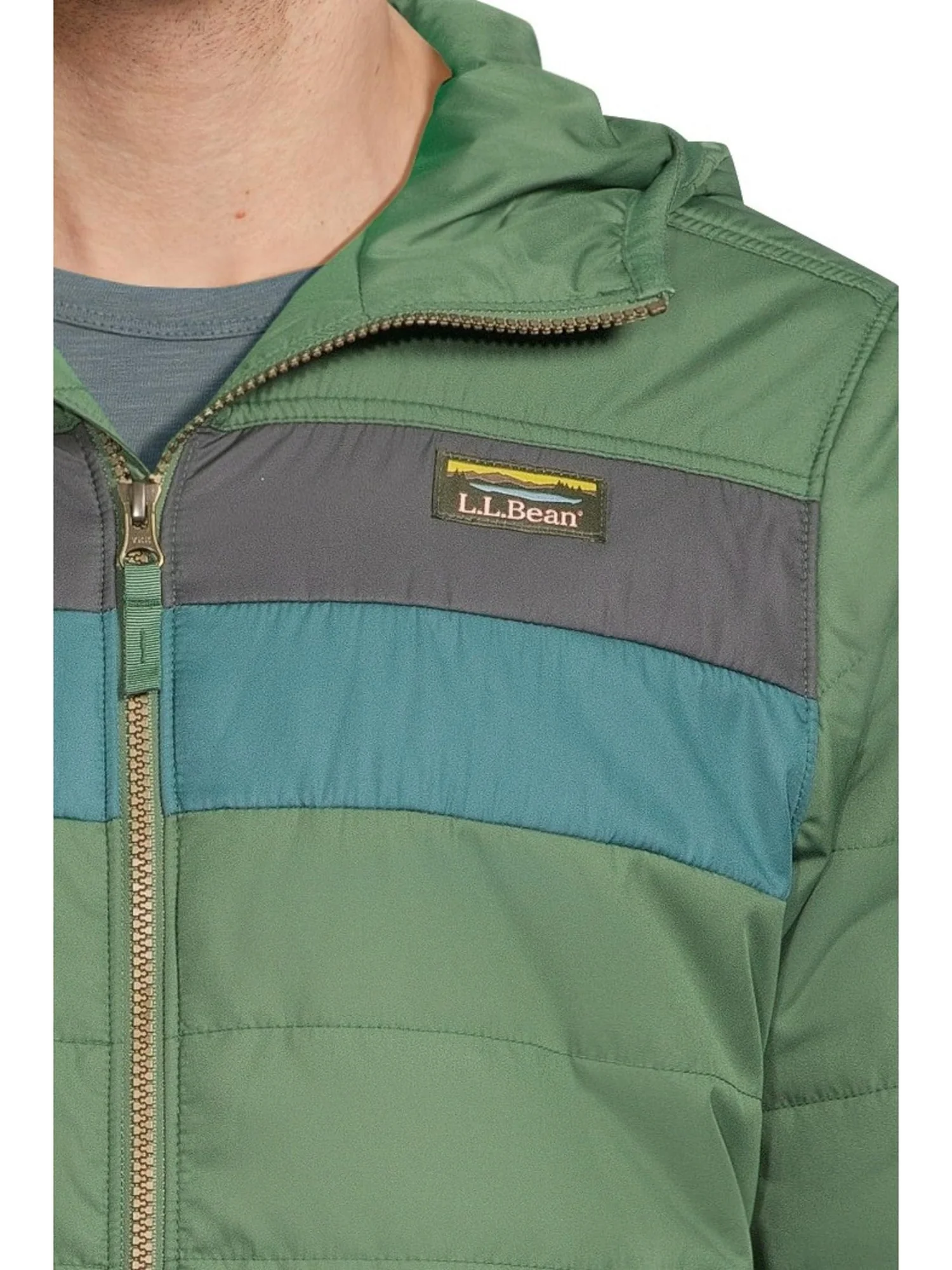 Мужская куртка Mountain Classic с капюшоном, цветные блоки, стандартная модель L.L.Bean — изображение 4 из 5, изумрудный