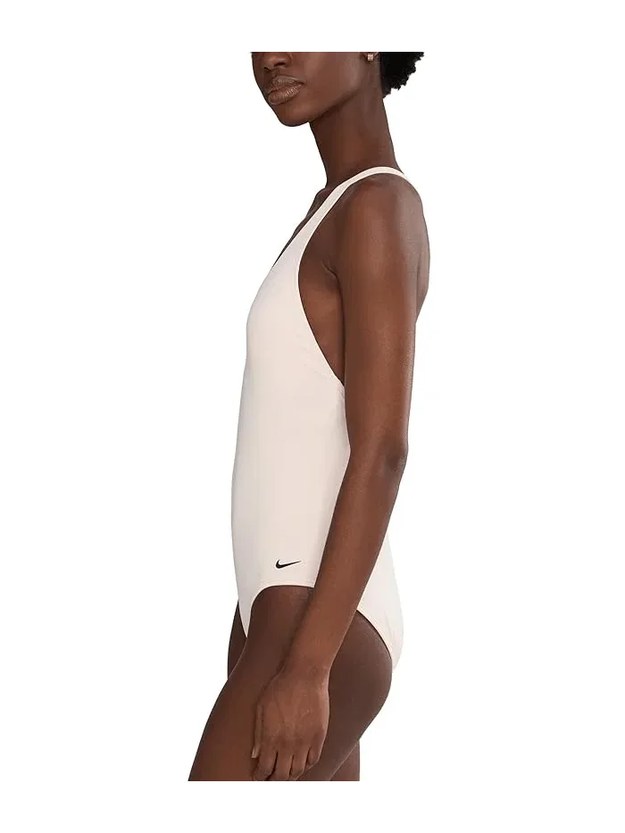 Купальник слитный Scoop Neck Nike — изображение 2 из 4, мел