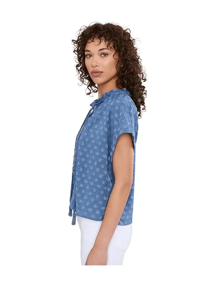 Топ с V-образным вырезом и завязкой V-neck With Front Tie And Rolledup Short Sleeve Vince Camuto — изображение 3 из 5