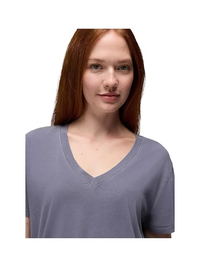 Футболка с V-образным вырезом Everyday V-neck Tee Prana, Taro — изображение 4 из 5, таро
