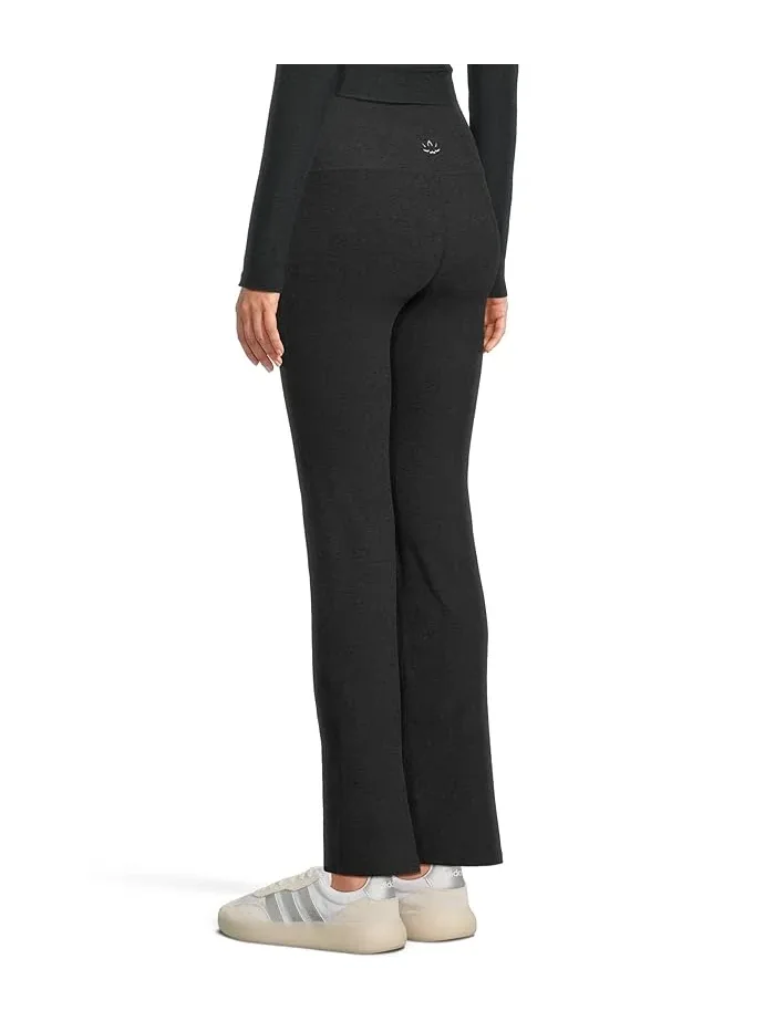 Брюки bootcut с карманами Spacedye High Waisted Practice Pocket Bootcut Beyond Yoga — изображение 3 из 5, ежевика