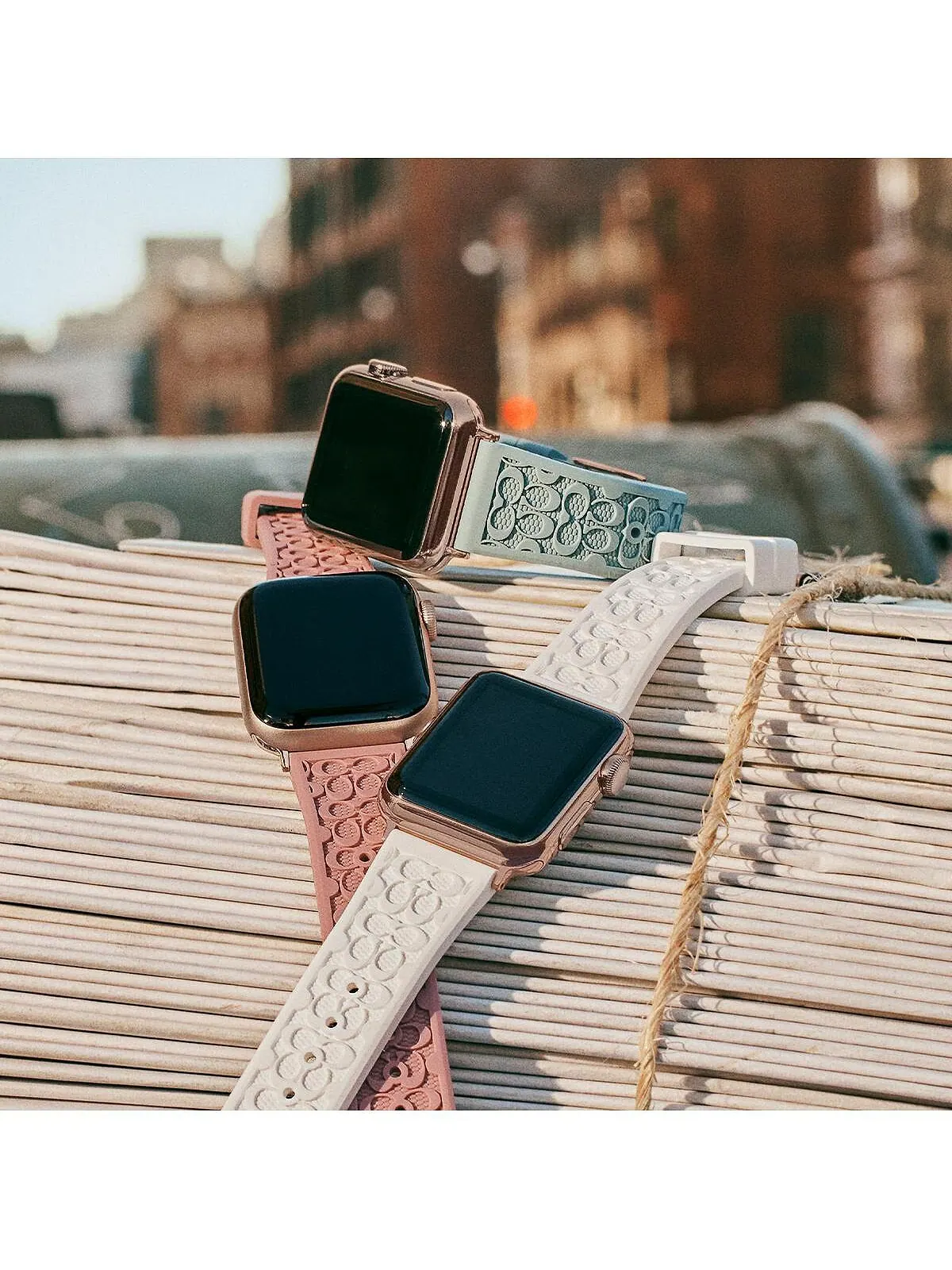 Розовый каучуковый ремешок для часов apple®, 38/40/41 мм COACH — изображение 4 из 5
