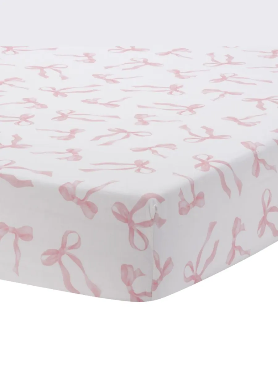 Детская простынь Coquette Bows из хлопка, розового цвета, для детской кроватки/малыша Lambs & Ivy — изображение 2 из 6