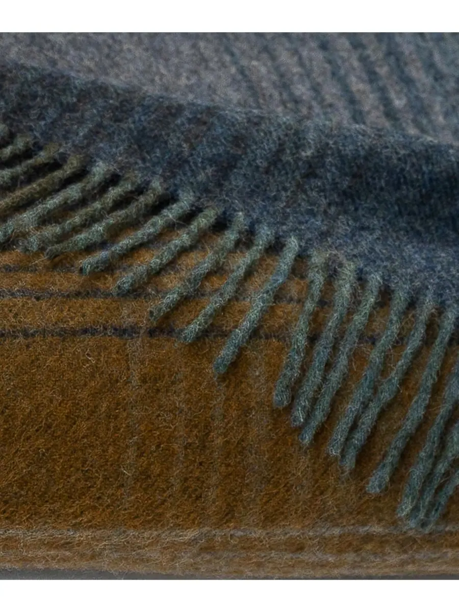 Плед Highland Tweeds из овечьей шерсти Shetland, 55 x 72 дюйма Prince of Scots — изображение 2 из 7, синий
