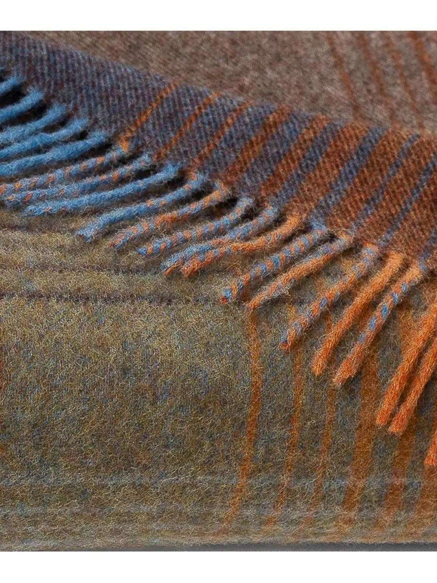 Плед Highland Tweeds из овечьей шерсти Shetland, 55 x 72 дюйма Prince of Scots — изображение 2 из 7, бордовый