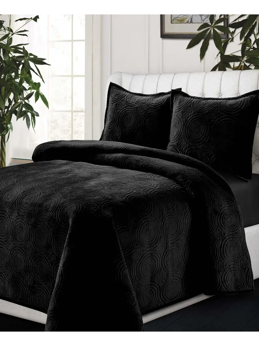 Комплект постельного белья Capri Medallion Velvet Oversized Solid из 3 предметов, размер Queen — изображение 2 из 4, черный