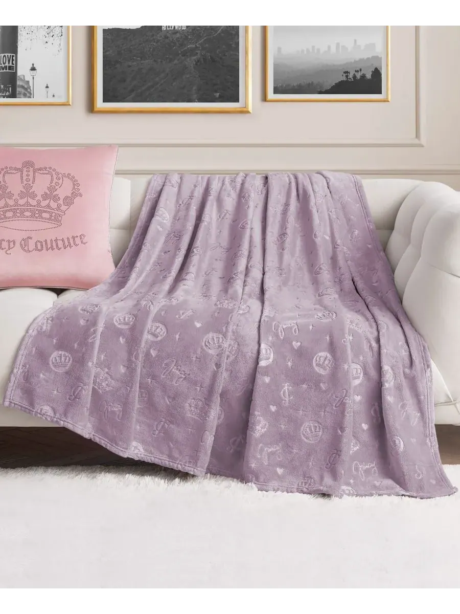 Мягкий плед большого размера с рельефным рисунком, 152 x 178 см Juicy Couture, Emblem Toss Lavender