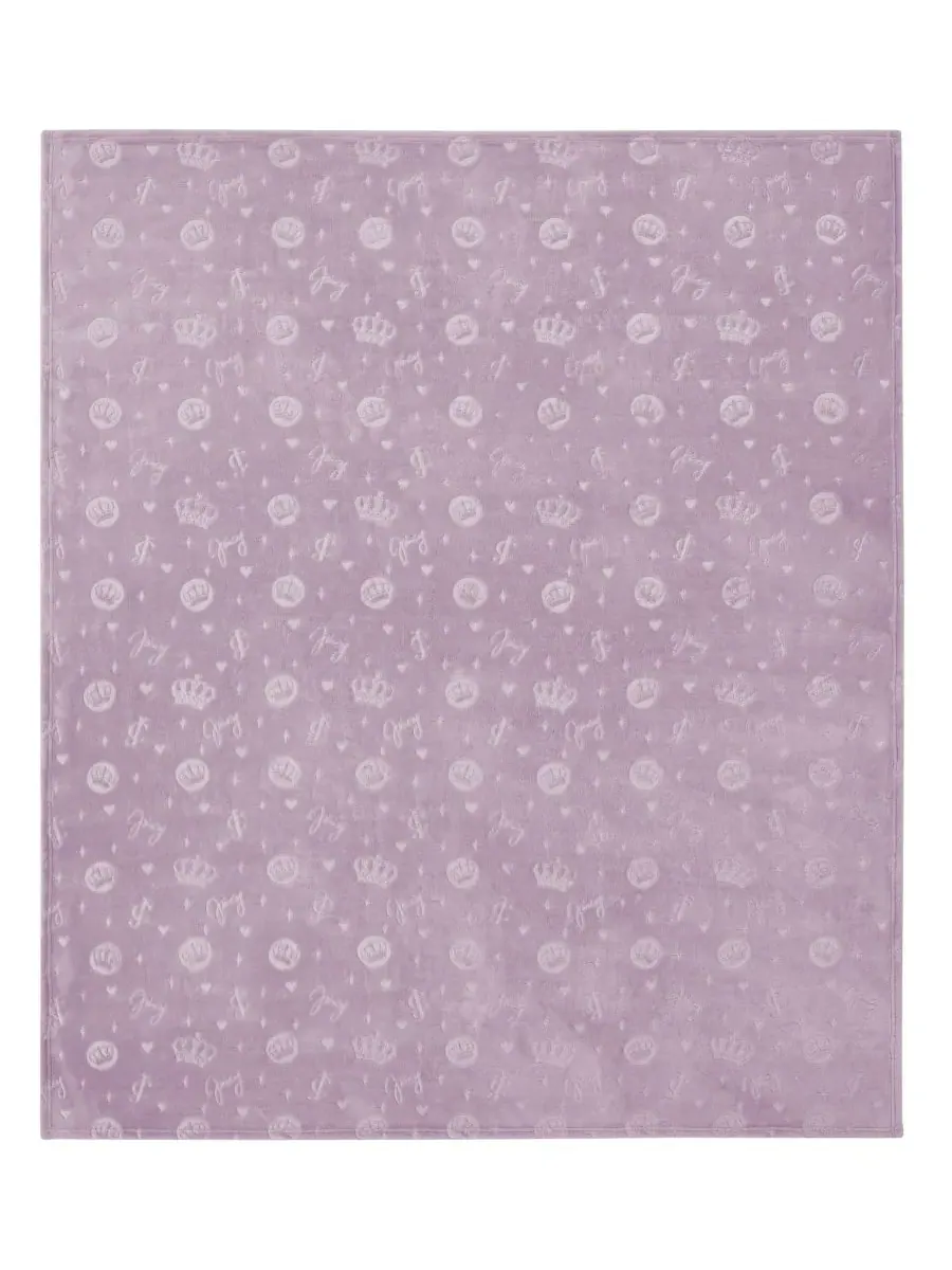 Мягкий плед большого размера с рельефным рисунком, 152 x 178 см Juicy Couture, Emblem Toss Lavender — изображение 4 из 6
