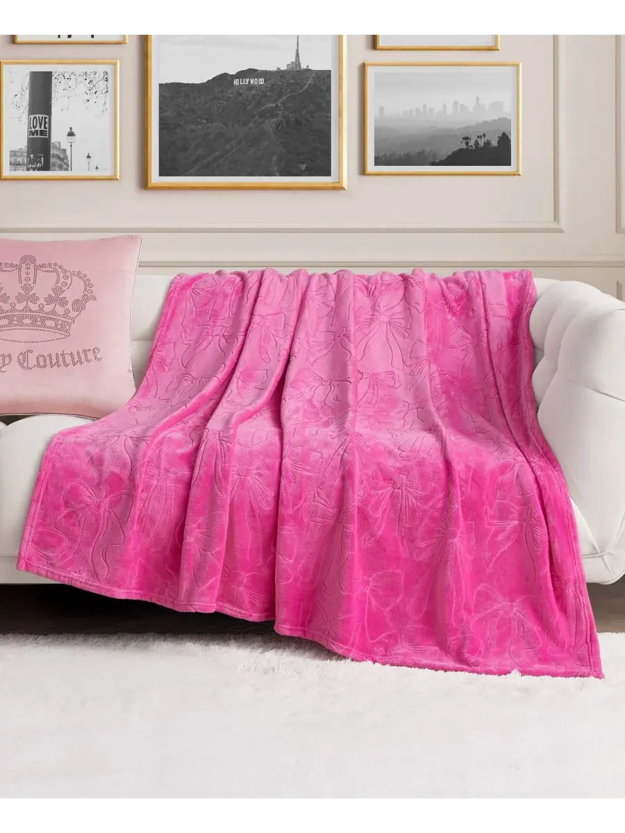 Мягкий плед большого размера с рельефным рисунком, 152 x 178 см Juicy Couture — изображение 1 из 6, розовый