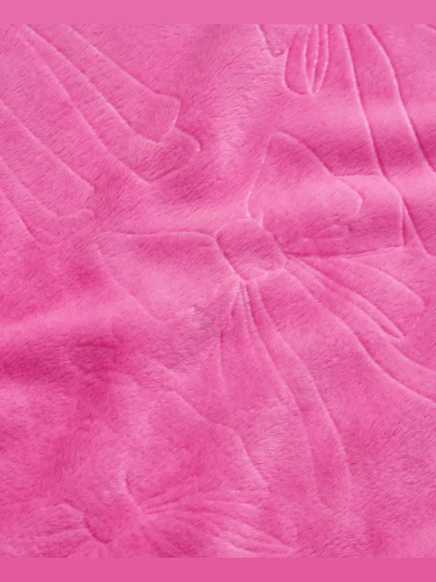 Мягкий плед большого размера с рельефным рисунком, 152 x 178 см Juicy Couture — изображение 3 из 6, розовый