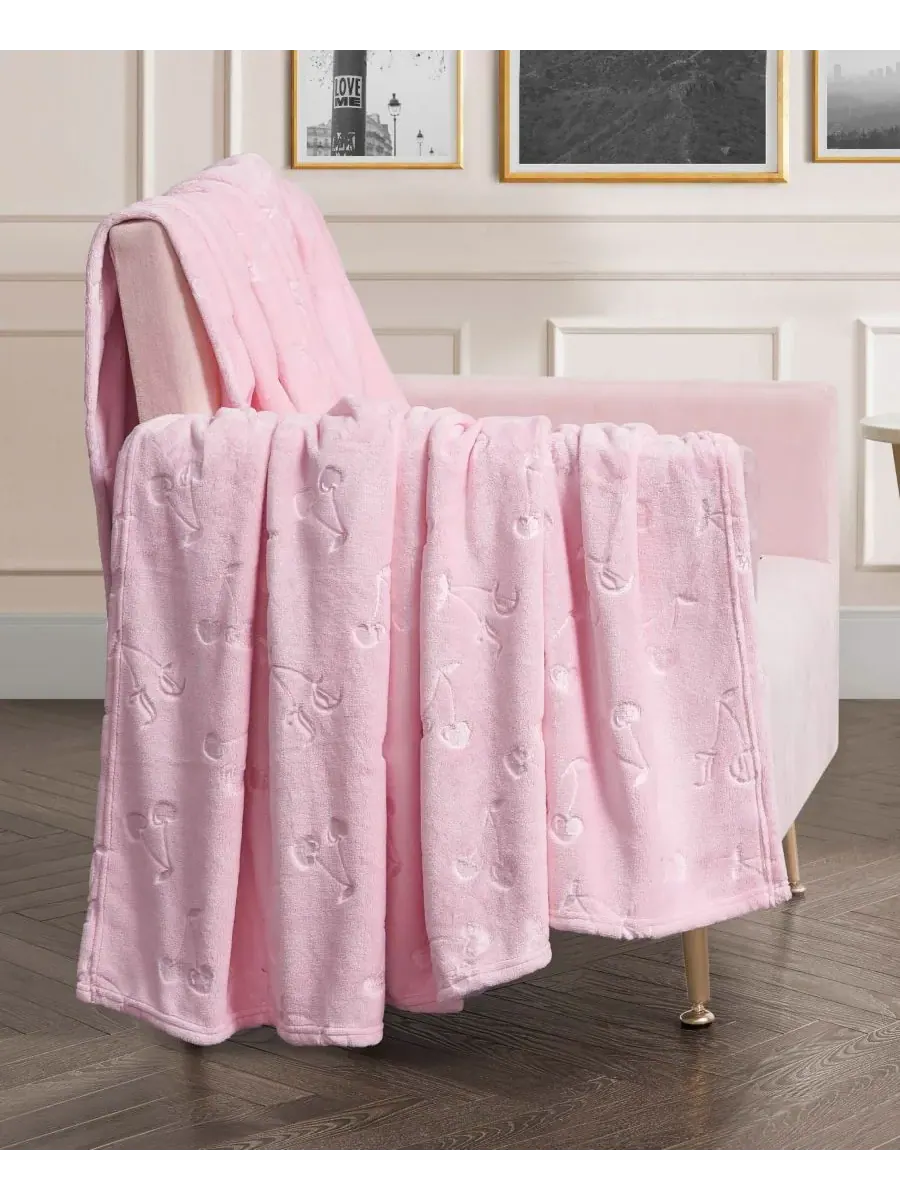 Мягкий плед большого размера с рельефным рисунком, 152 x 178 см Juicy Couture — изображение 2 из 6, вишневый