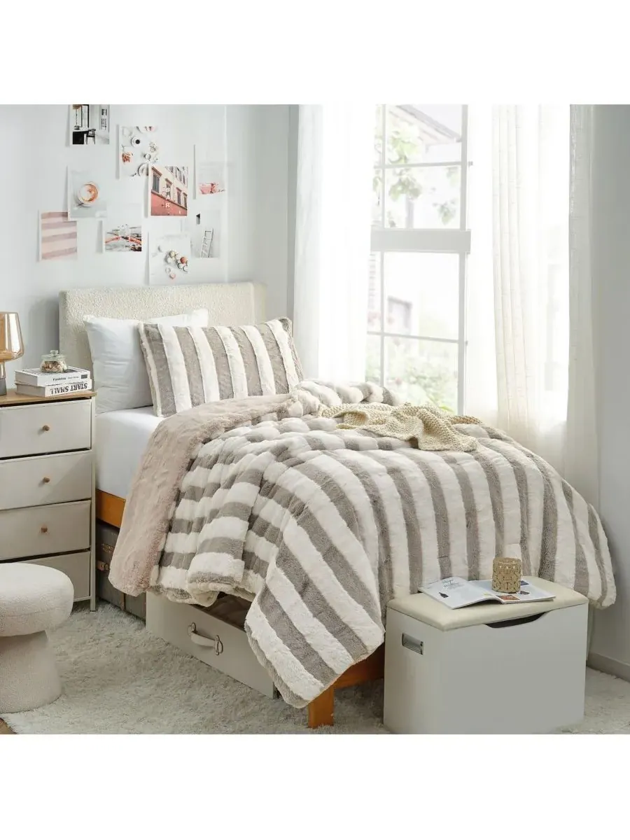 Комплект постельного белья Chunkiest Chunky Bunny Freezin Waters - Coma Inducer Oversized Comforter — коричневый