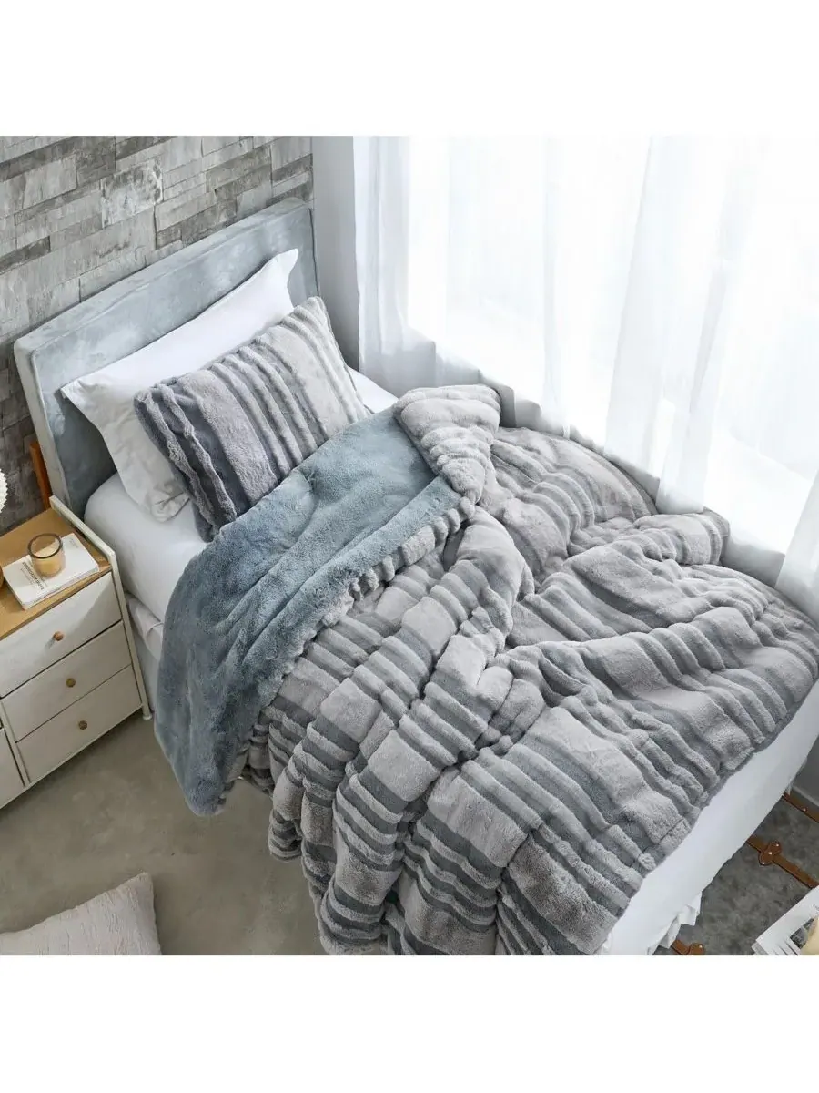 Комплект постельного белья Chunkiest Chunky Bunny Freezin Waters - Coma Inducer Oversized Comforter — изображение 2 из 4
