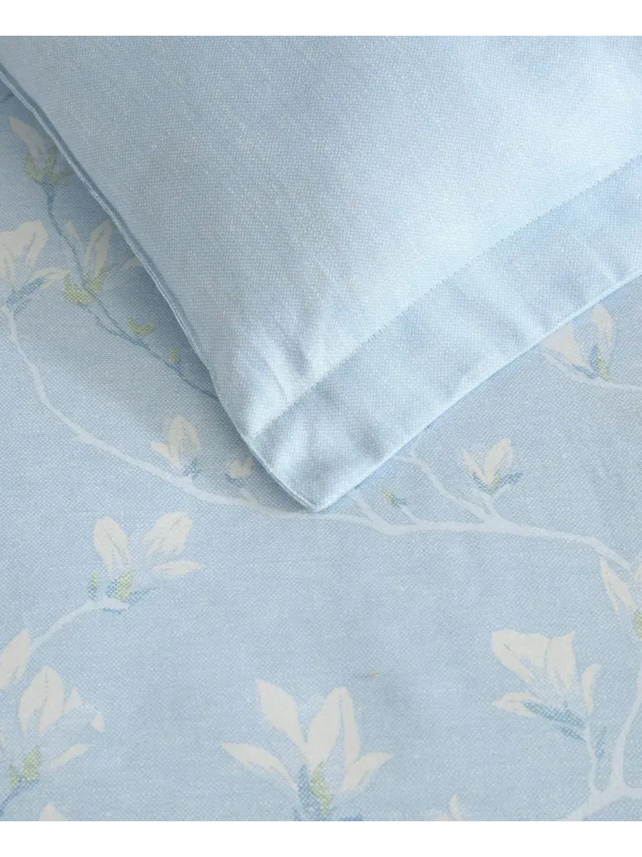 Комплект постельного белья Magnolia Grove из 3 предметов, размер King Laura Ashley — изображение 4 из 7, светлый синий