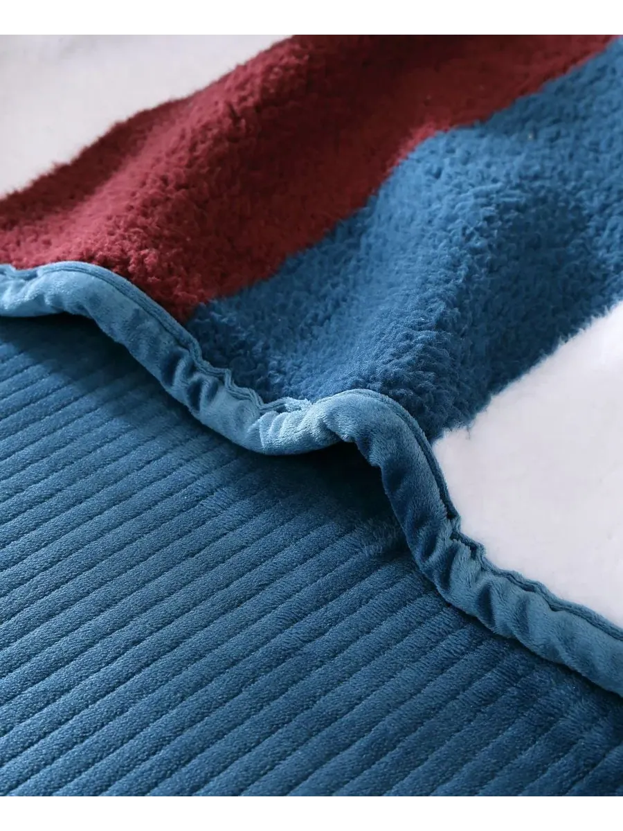 Плед-покрывало флисовое двустороннее Wilton Sherpa Striped Throw, 152x127 см Nautica — изображение 3 из 5