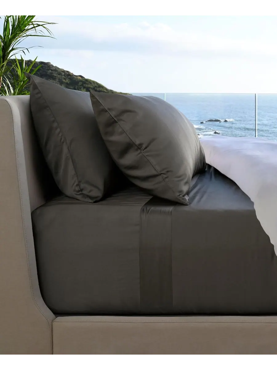 Комплект постельного белья Resort Sateen из терморегулирующей вискозы, 4 предмета Cariloha — изображение 2 из 9, оникс