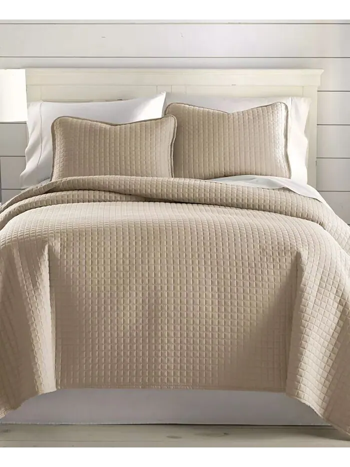 Большой однотонный комплект из трех предметов: стеганое одеяло и накидка Southshore Fine Linens — изображение 1 из 5, бежевый