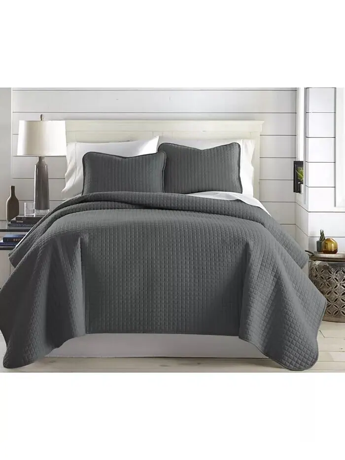 Большой однотонный комплект из трех предметов: стеганое одеяло и накидка Southshore Fine Linens — изображение 1 из 4, серый