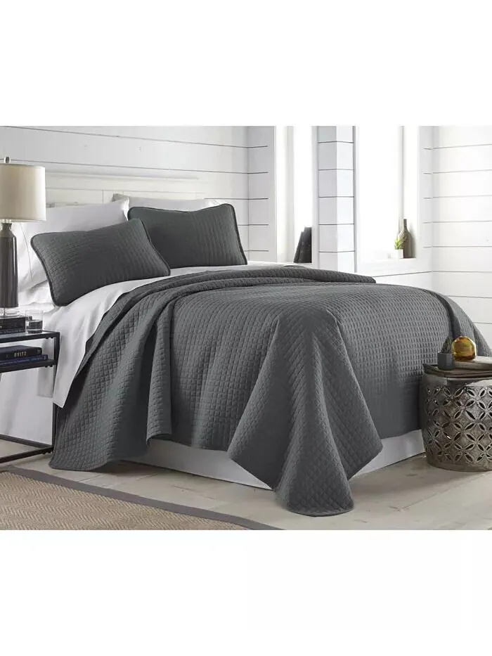Большой однотонный комплект из трех предметов: стеганое одеяло и накидка Southshore Fine Linens — изображение 2 из 4, серый