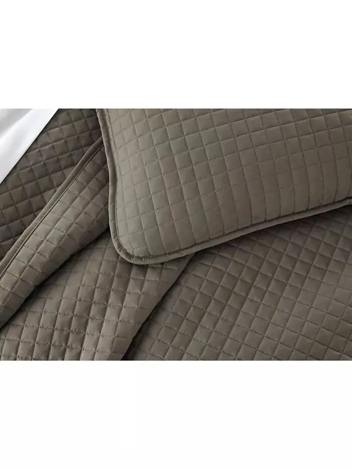 Большой однотонный комплект из трех предметов: стеганое одеяло и накидка Southshore Fine Linens — изображение 3 из 4, тауп